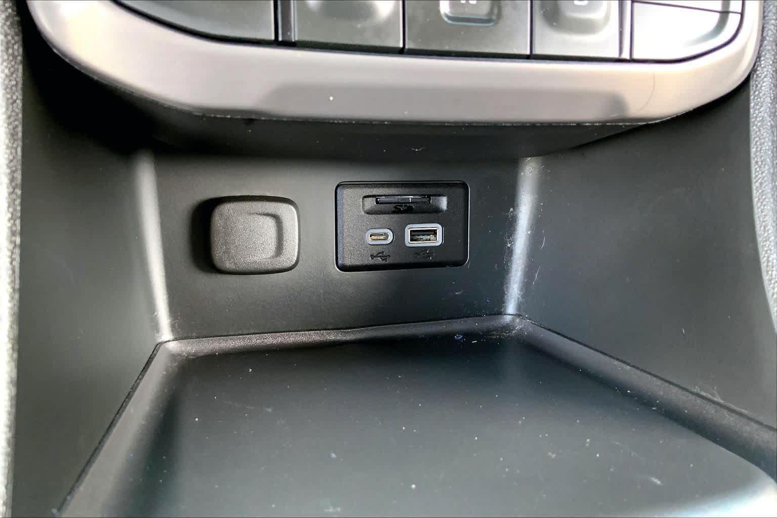 Used 2023 GMC Acadia AT4 w/ Technology Package AWD/4WD image 31