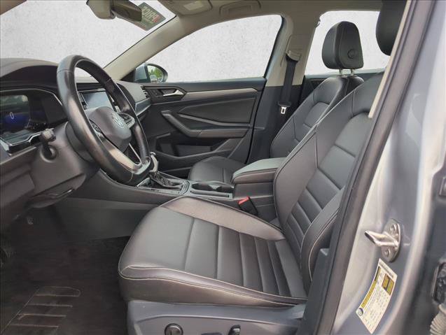 Used 2024 Volkswagen Jetta SE FWD image 16