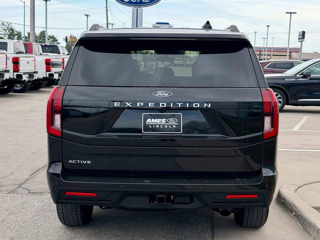 Certified 2025 Ford Expedition Active image 2