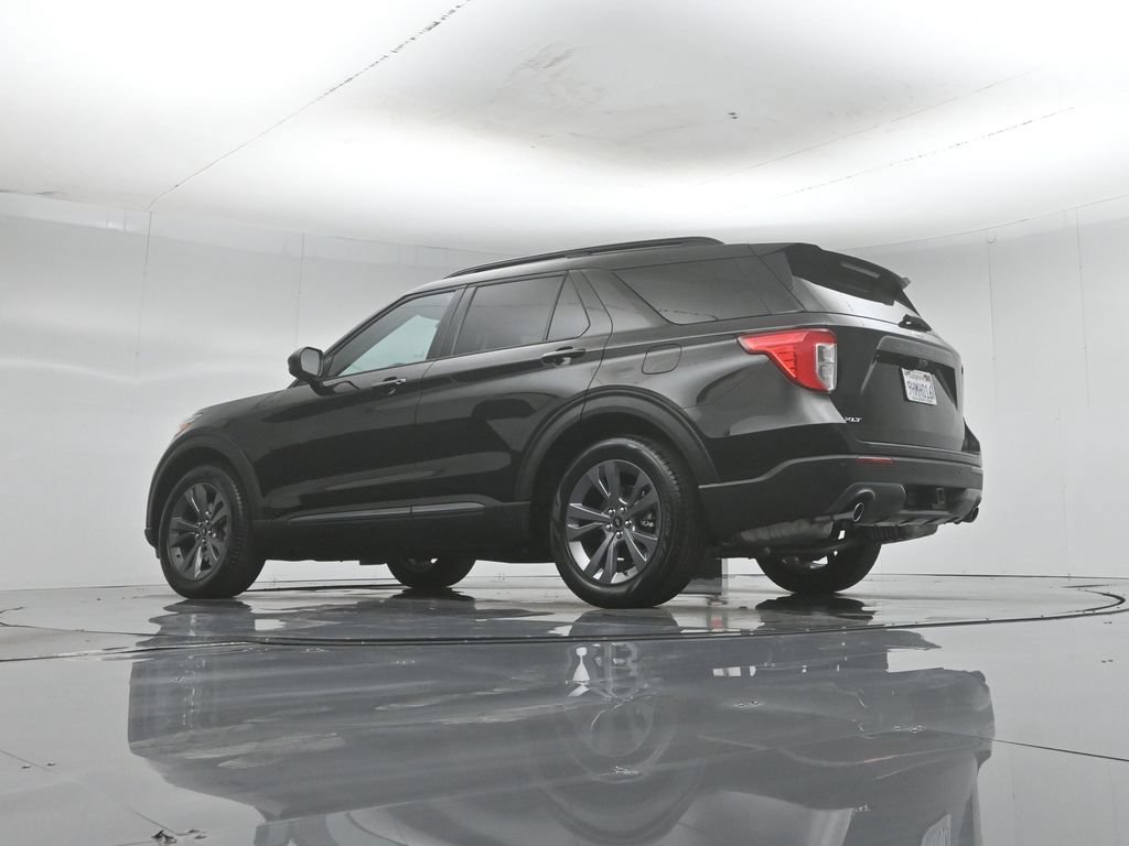Certified 2023 Ford Explorer XLT w/ Equipment Group 202A RWD image 4
