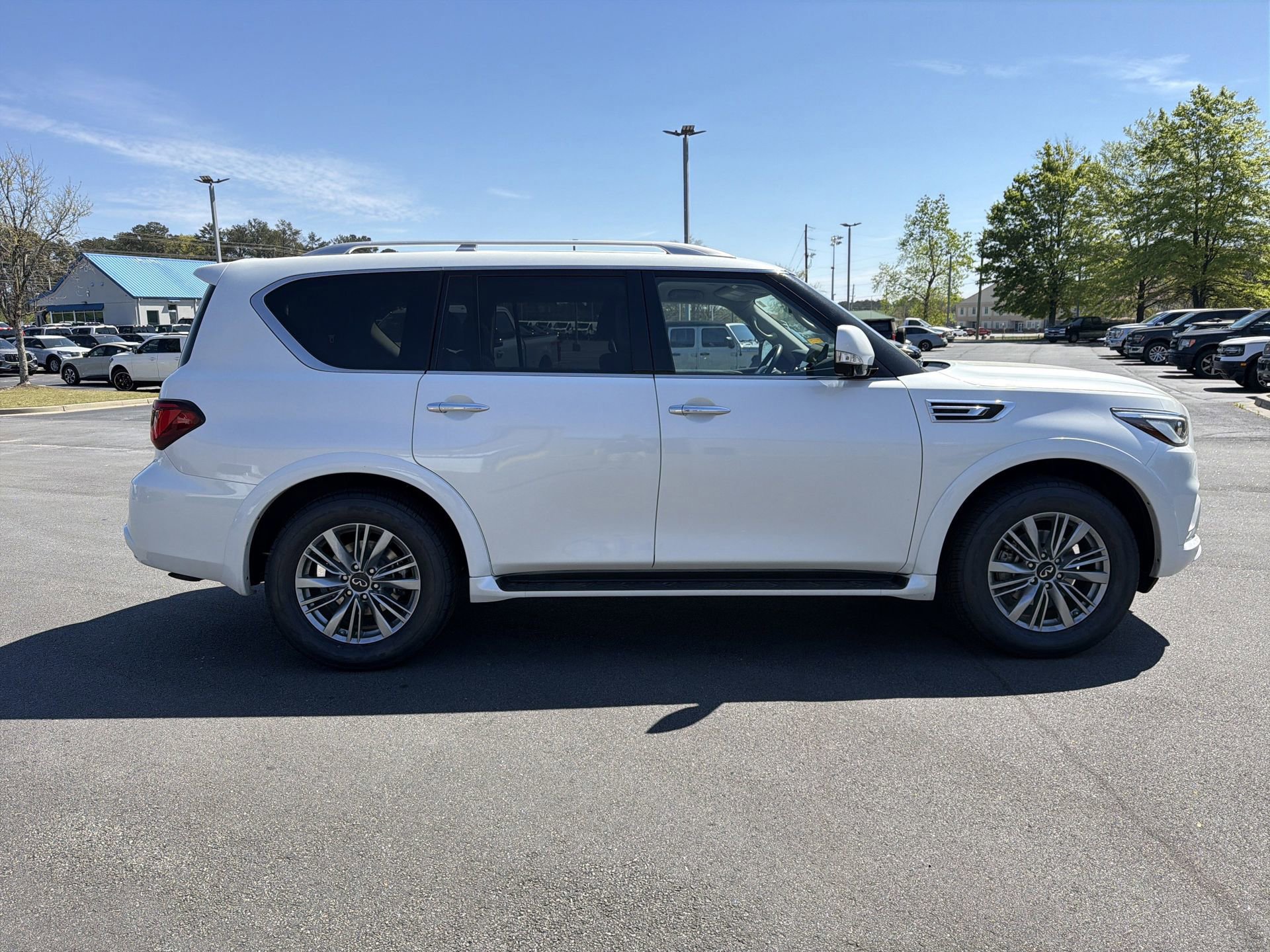 Used 2024 INFINITI QX80 Luxe image 2