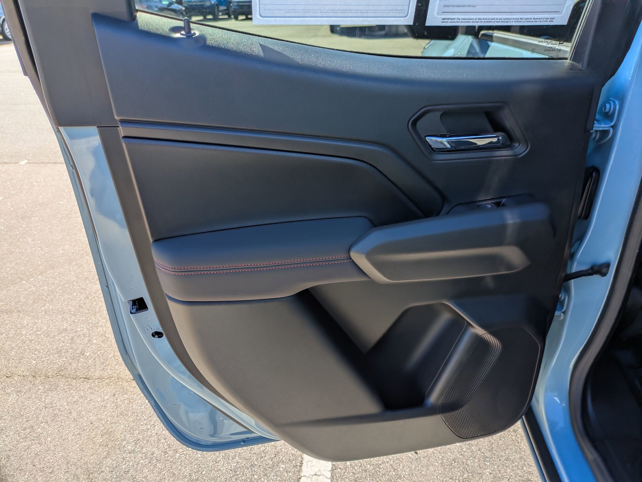 Used 2025 Chevrolet Colorado Z71 w/ Technology Package image 31