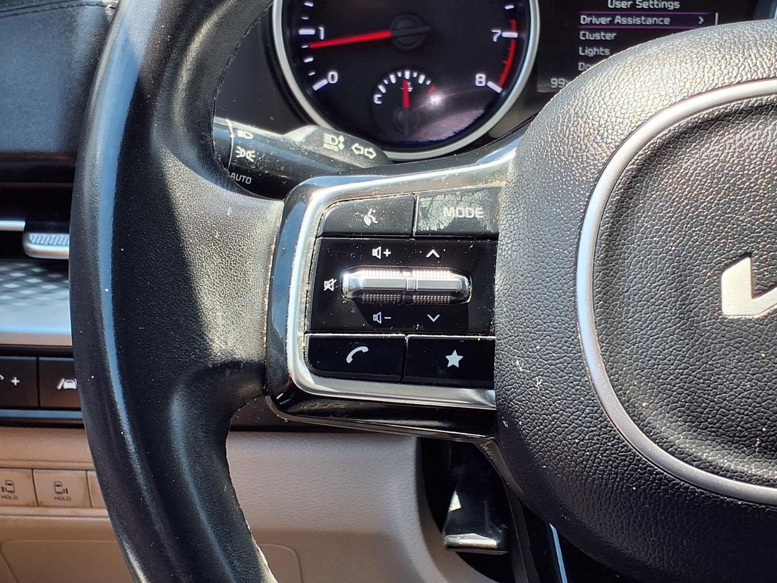 Used 2023 Kia Carnival LX FWD image 26
