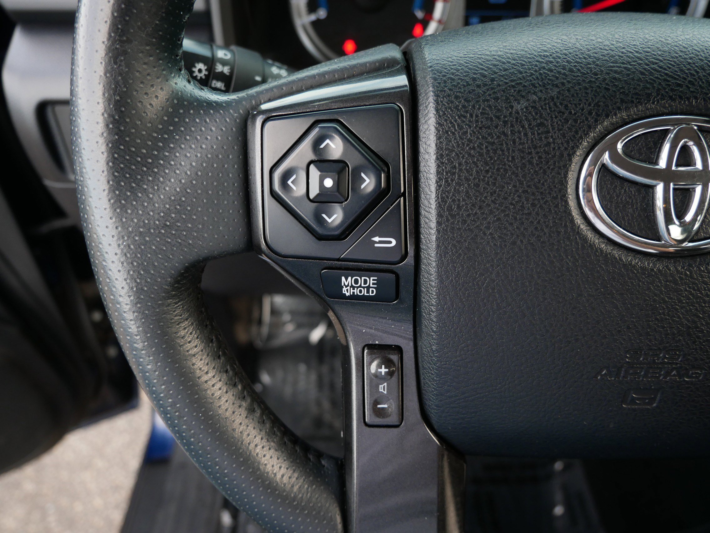 Used 2018 Toyota 4Runner TRD Off-Road Premium AWD/4WD image 28