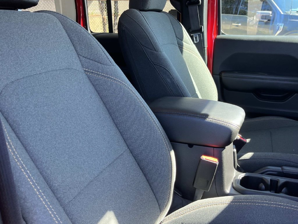 Used 2025 Jeep Wrangler Unlimited Sahara AWD/4WD image 28