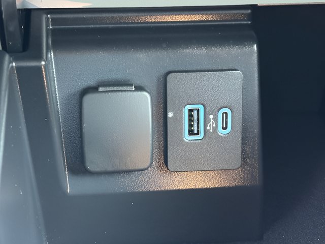 Certified 2023 Ford Explorer XLT w/ Equipment Group 202A AWD/4WD image 17