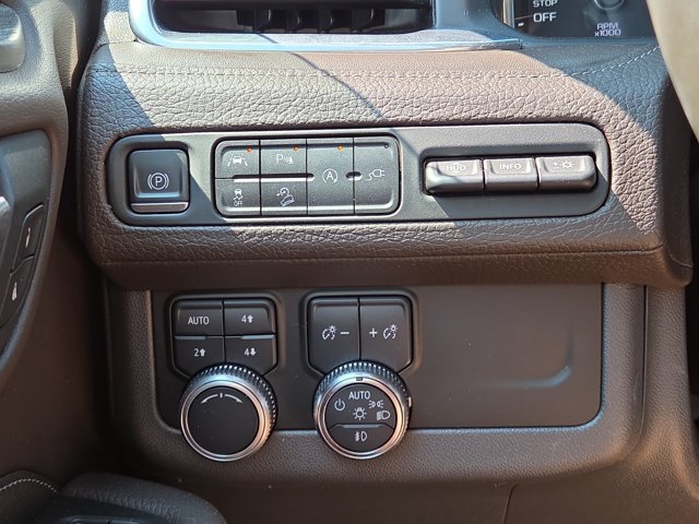 Used 2021 GMC Yukon Denali w/ Denali Premium Package AWD/4WD image 28