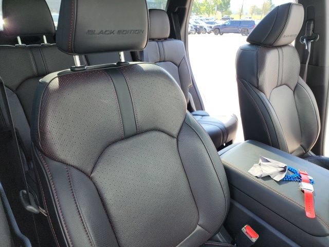 Used 2025 Honda Pilot Black Edition image 46