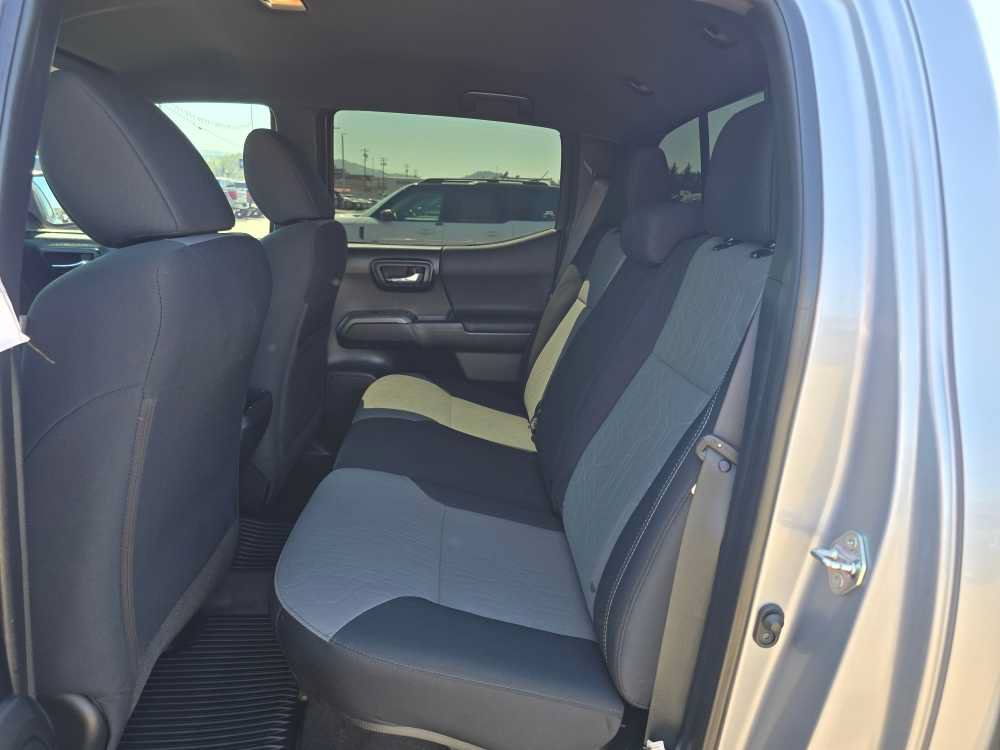 Used 2020 Toyota Tacoma TRD Sport w/ Technology Package AWD/4WD image 16