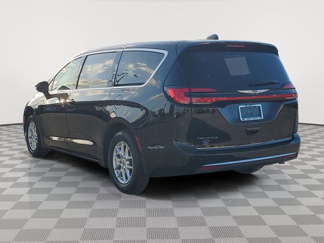 Used 2024 Chrysler Pacifica Touring-L image 3