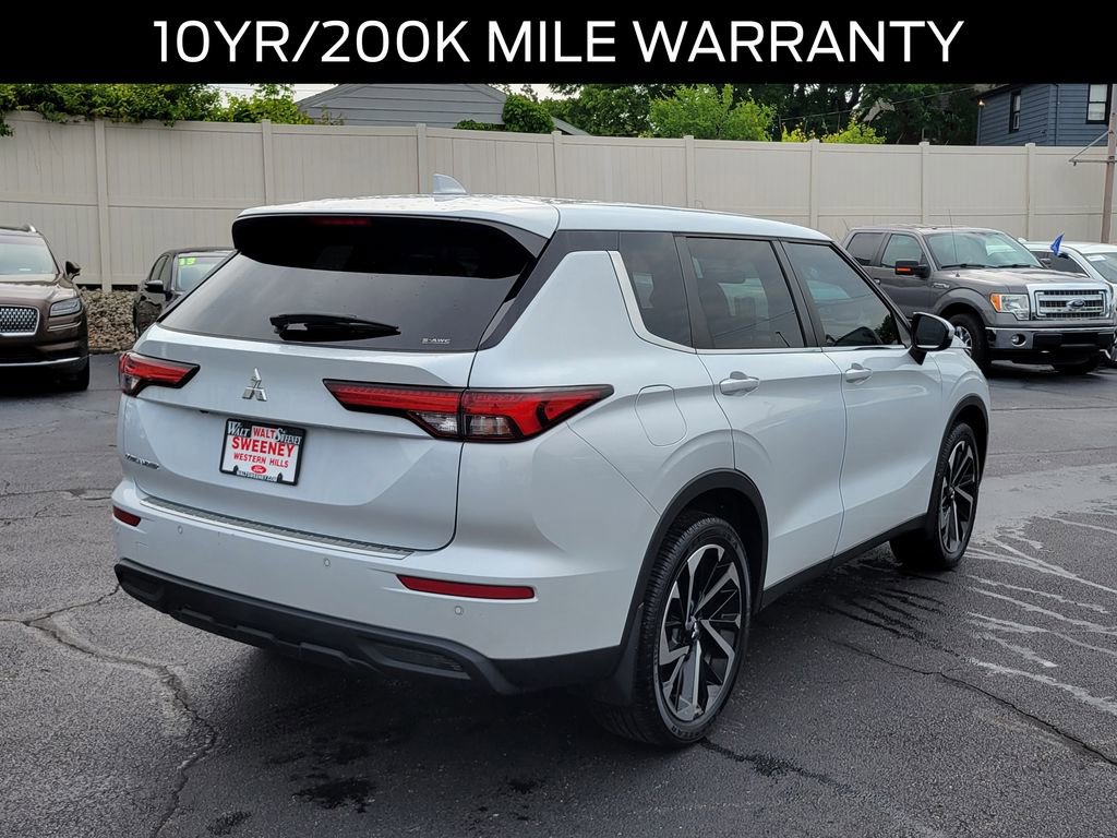 Used 2022 Mitsubishi Outlander ES AWD/4WD image 4