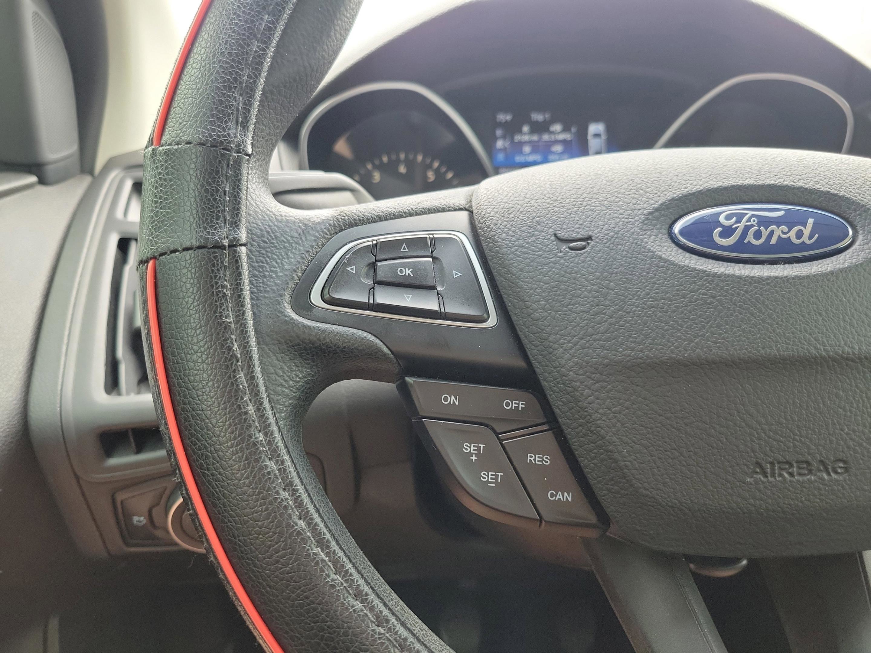 Certified 2017 Ford Focus SE FWD image 21