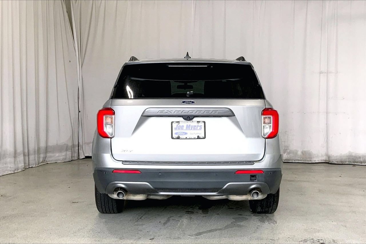 Certified 2022 Ford Explorer XLT w/ Equipment Group 202A RWD image 4