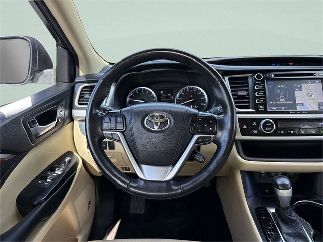 Used 2017 Toyota Highlander Limited image 26