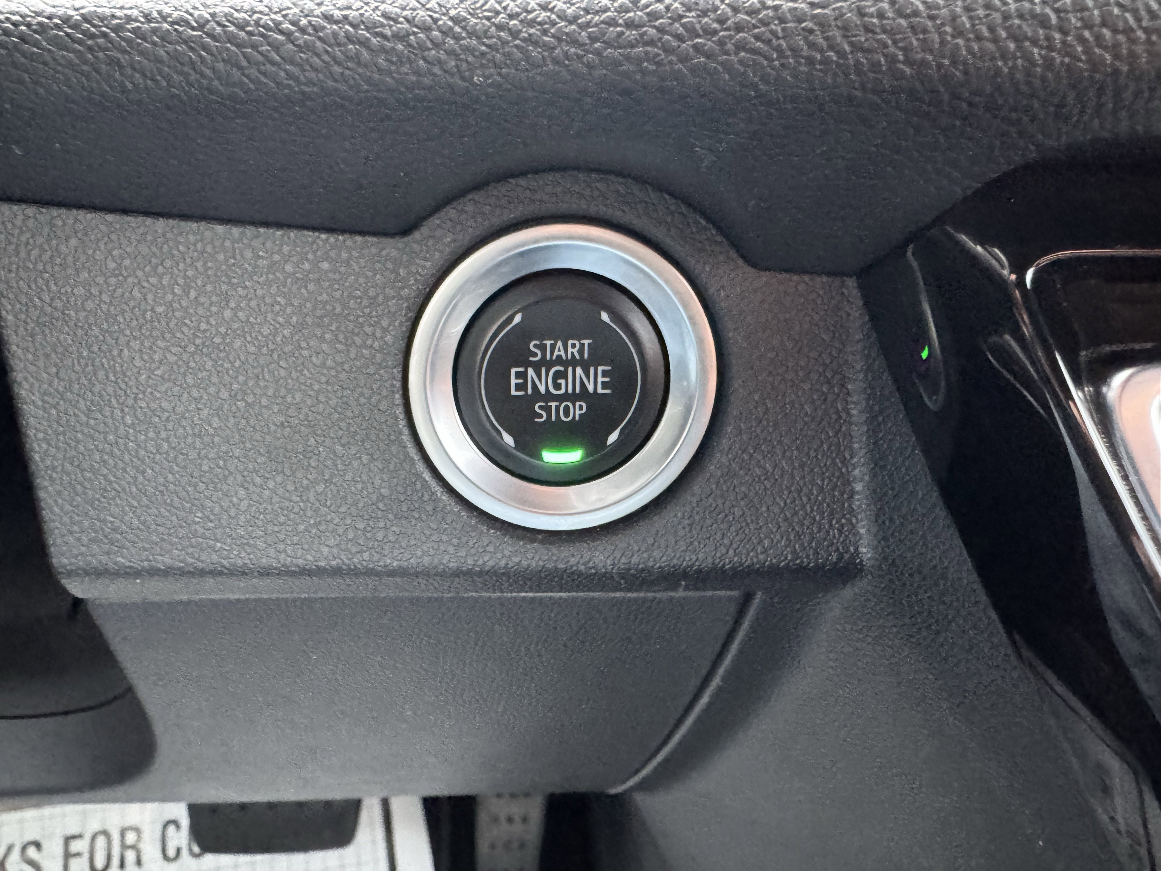 Used 2025 Chevrolet Traverse LT w/ LPO, Floor Liner Package FWD image 14