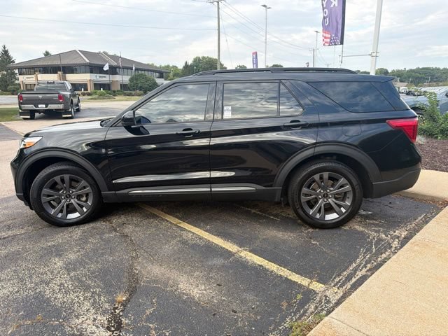 Certified 2023 Ford Explorer XLT w/ Equipment Group 202A AWD/4WD image 4