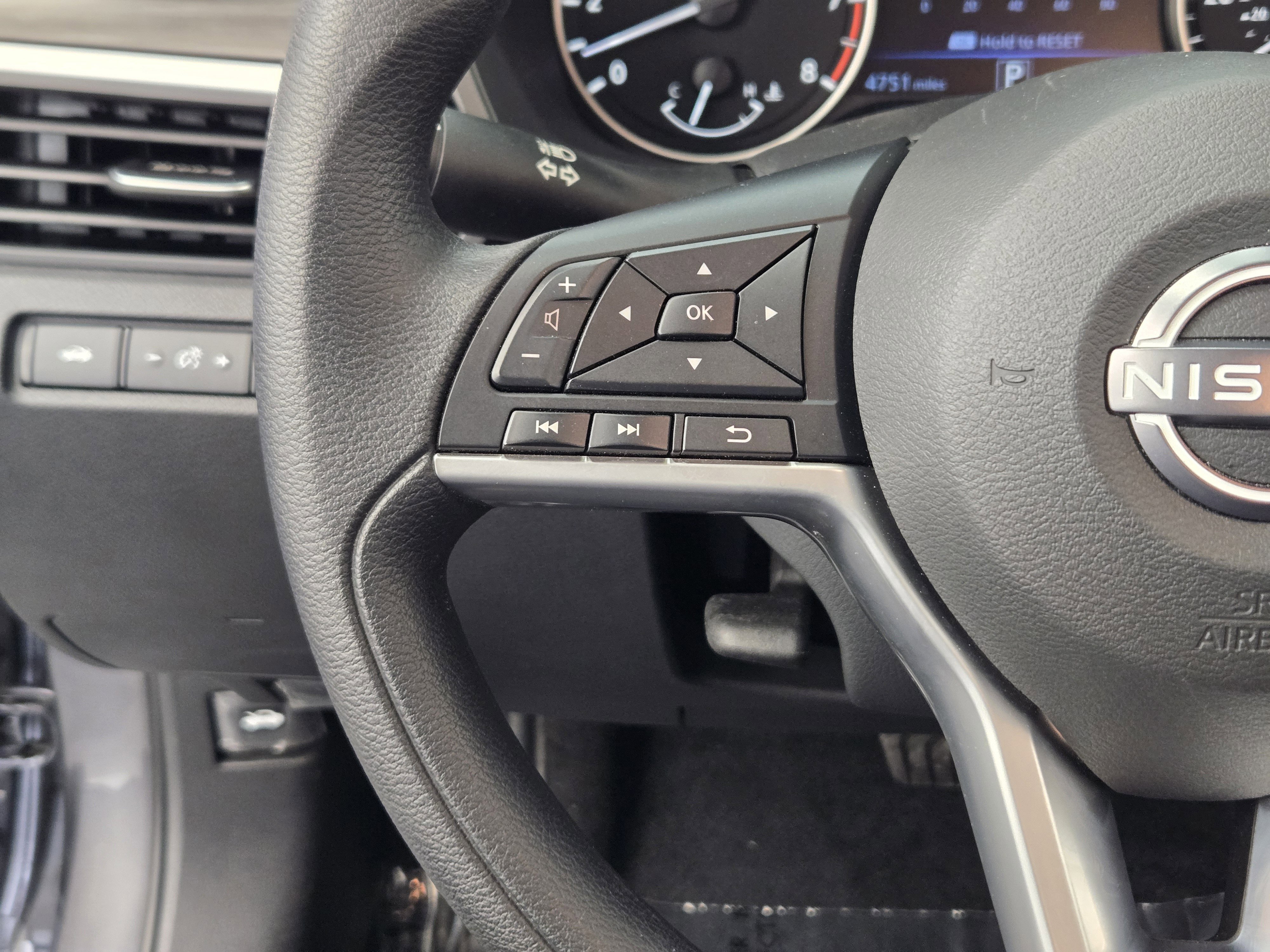 Used 2025 Nissan Altima 2.5 SV image 26