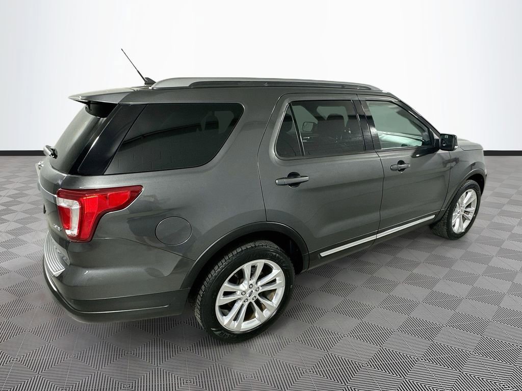Certified 2018 Ford Explorer XLT w/ Equipment Group 201A AWD/4WD image 8
