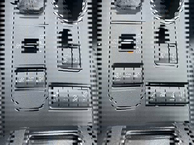 Used 2020 Toyota Highlander XLE image 26