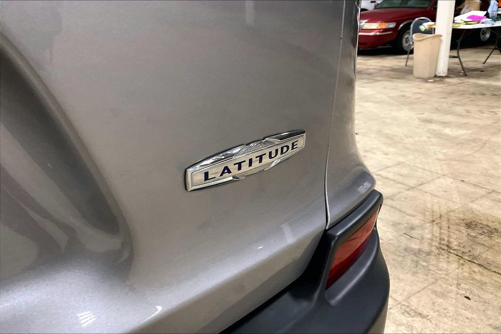 Used 2019 Jeep Cherokee Latitude Plus w/ Comfort/Convenience Group AWD/4WD image 8