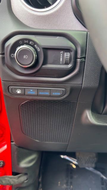 Used 2025 Jeep Wrangler Sahara 4xe image 10