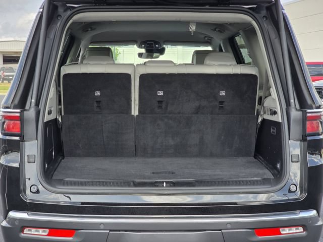 Used 2022 Jeep Wagoneer Series III AWD/4WD image 30