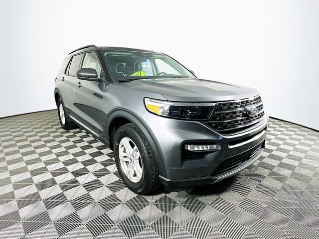 Certified 2022 Ford Explorer XLT w/ Equipment Group 202A image 3