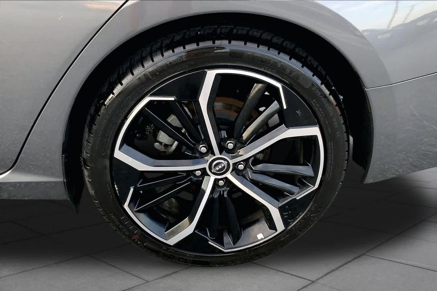 Used 2024 Nissan Altima 2.5 SR FWD image 10