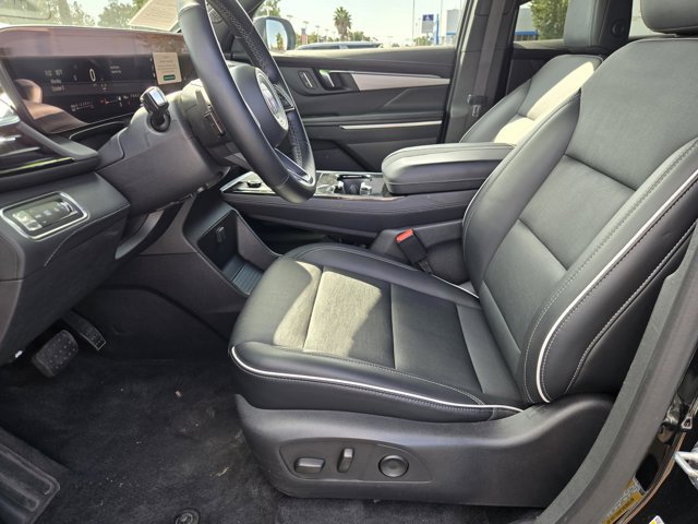 Used 2025 Buick Enclave Preferred FWD image 25