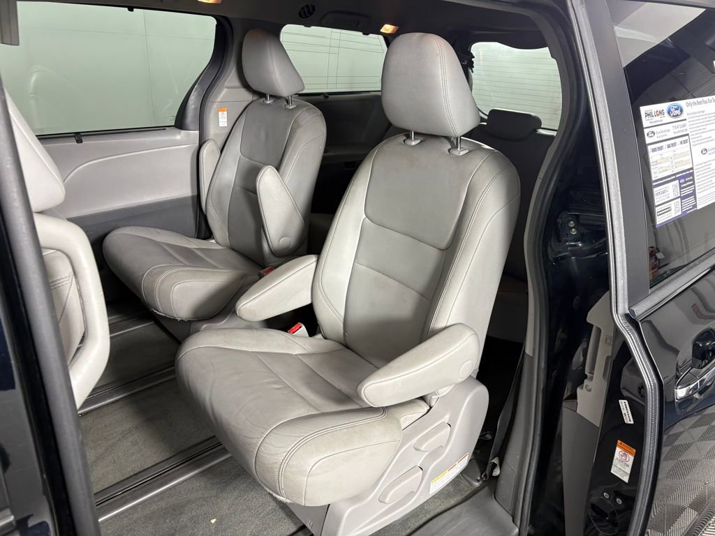 Used 2017 Toyota Sienna AWD image 28