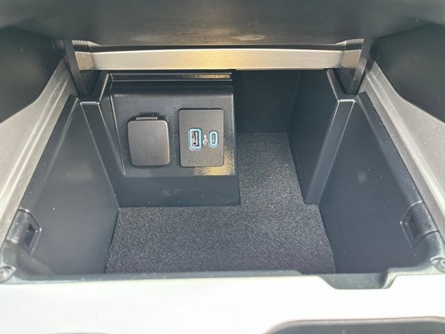 Certified 2022 Ford Explorer XLT w/ Equipment Group 202A AWD/4WD image 37