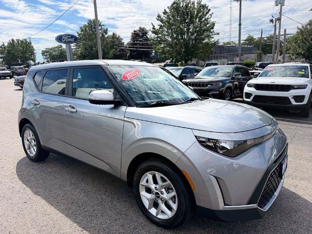 Used 2025 Kia Soul LX w/ LX Technology Package FWD image 10