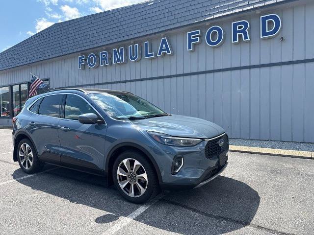 Certified 2023 Ford Escape Platinum w/ Premium Technology Package AWD/4WD image 1