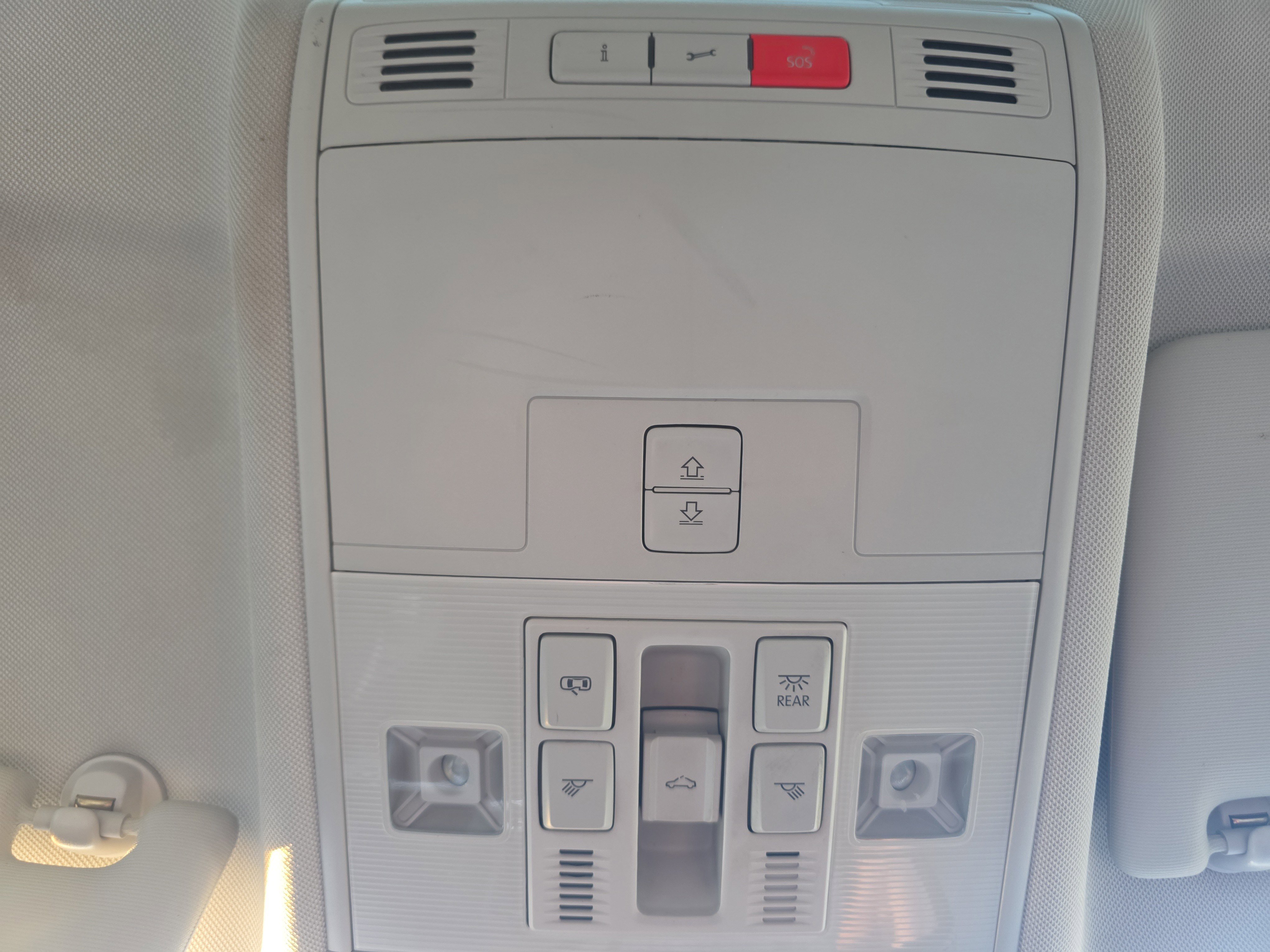 Used 2019 Volkswagen Tiguan SEL w/ 3rd Row Seat Package image 39