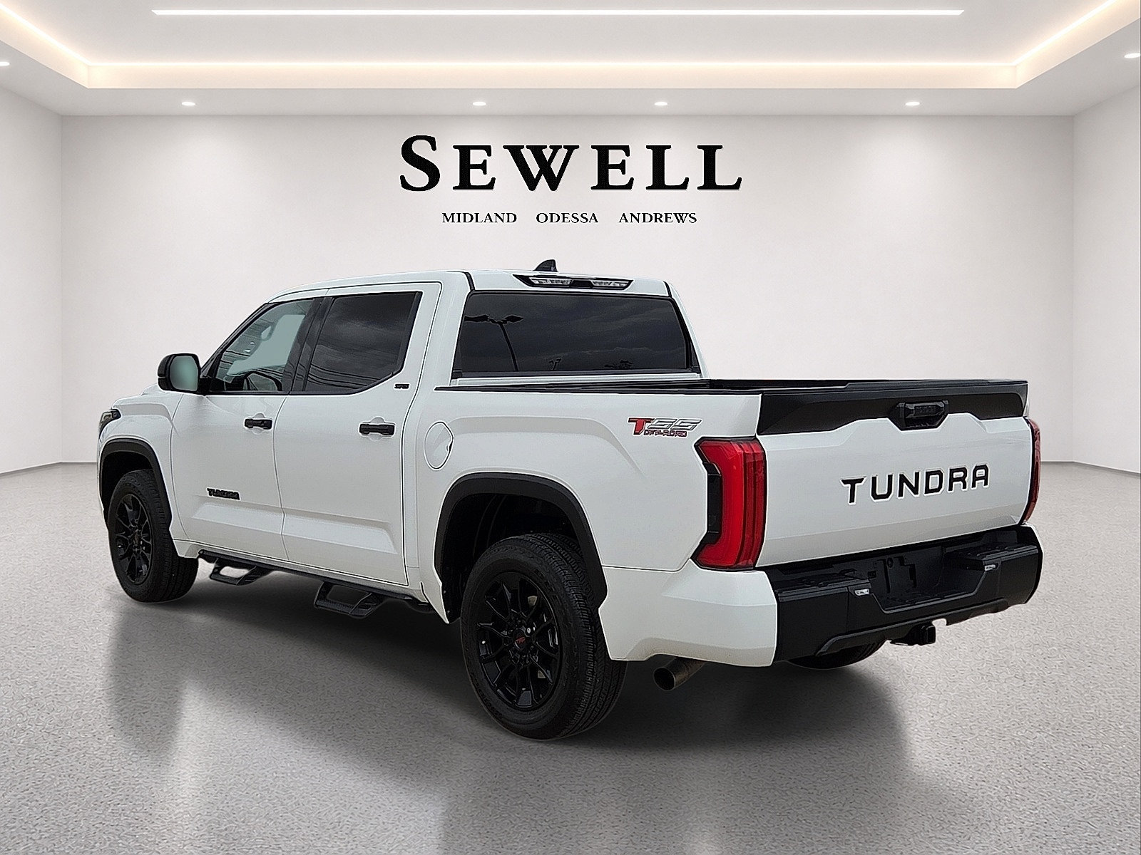Used 2022 Toyota Tundra SR5 RWD image 3