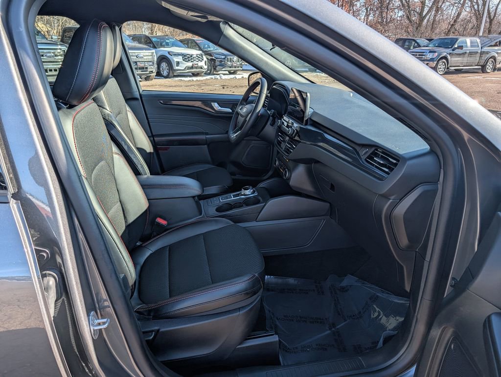 Certified 2025 Ford Escape ST-Line AWD/4WD image 7