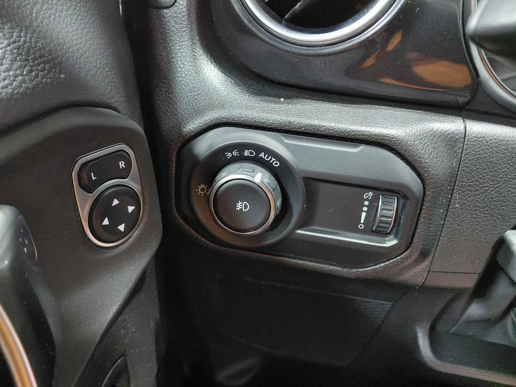 Used 2023 Jeep Wrangler Unlimited Sahara AWD/4WD image 39