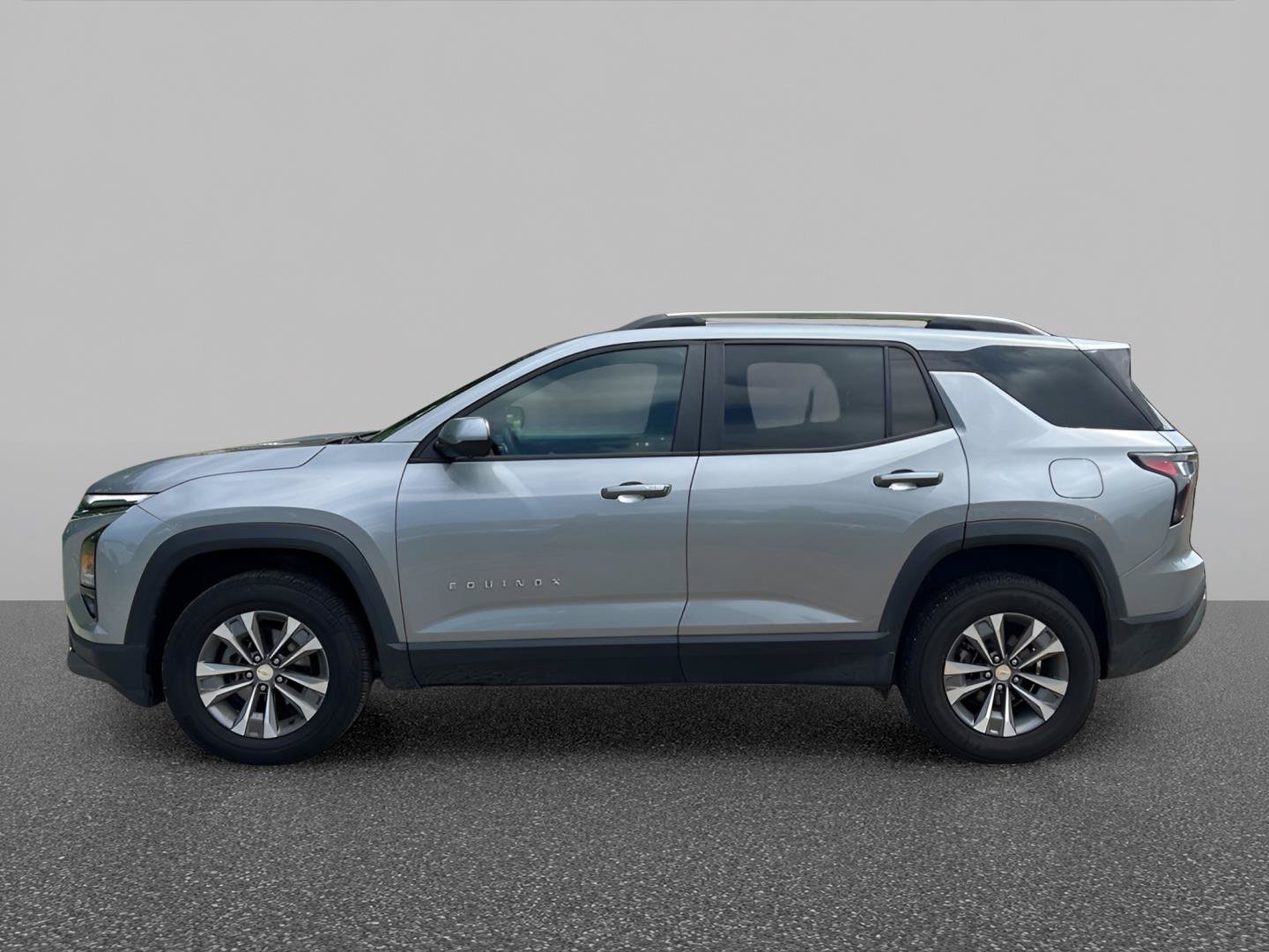 Used 2025 Chevrolet Equinox LT w/ Convenience Package II FWD image 3