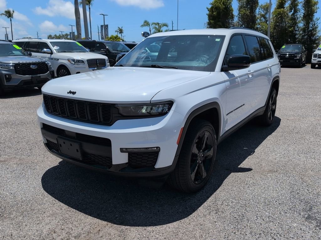 Used 2024 Jeep Grand Cherokee L Limited w/ Black Appearance Package AWD/4WD image 6