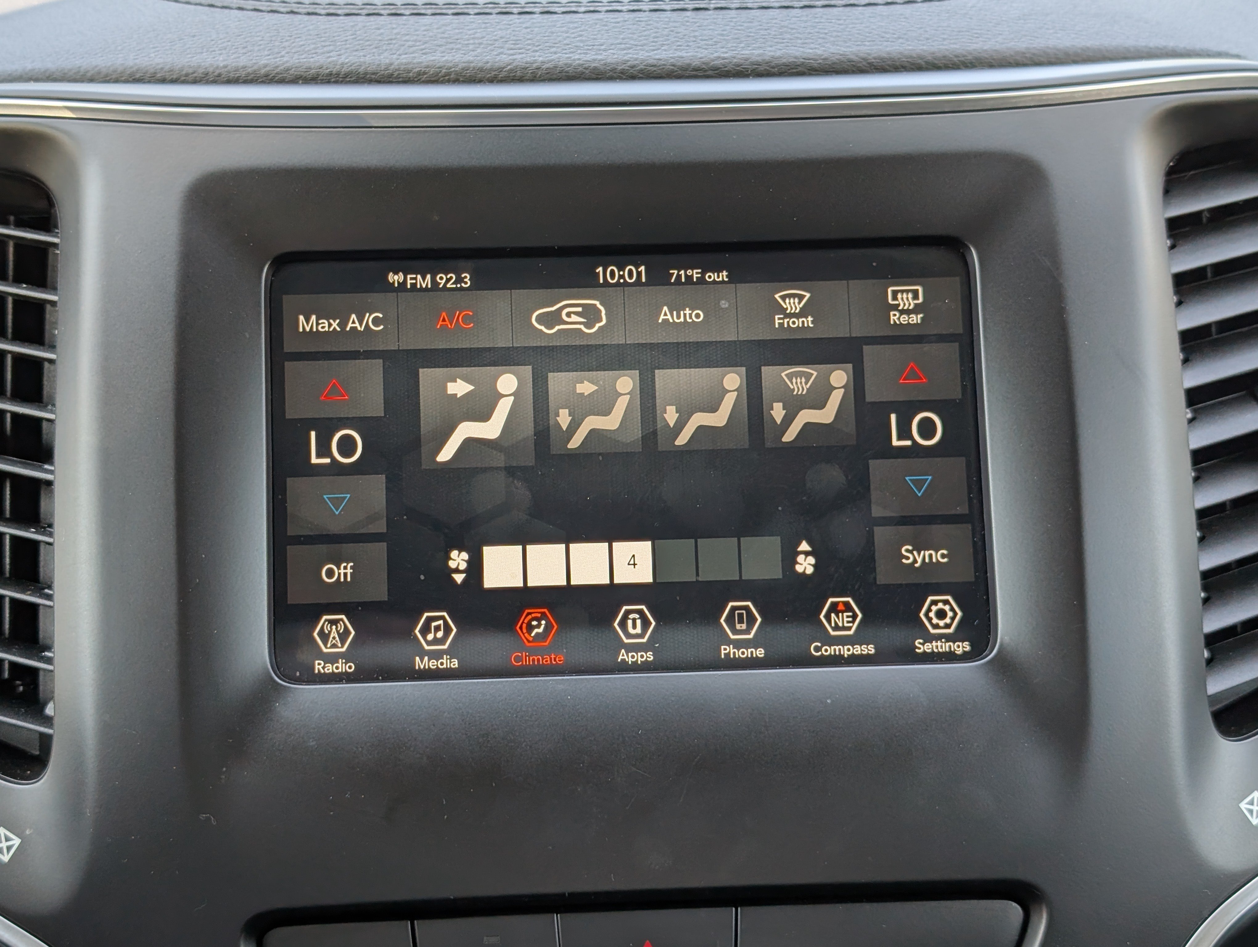 Used 2020 Jeep Cherokee Latitude Plus FWD image 28