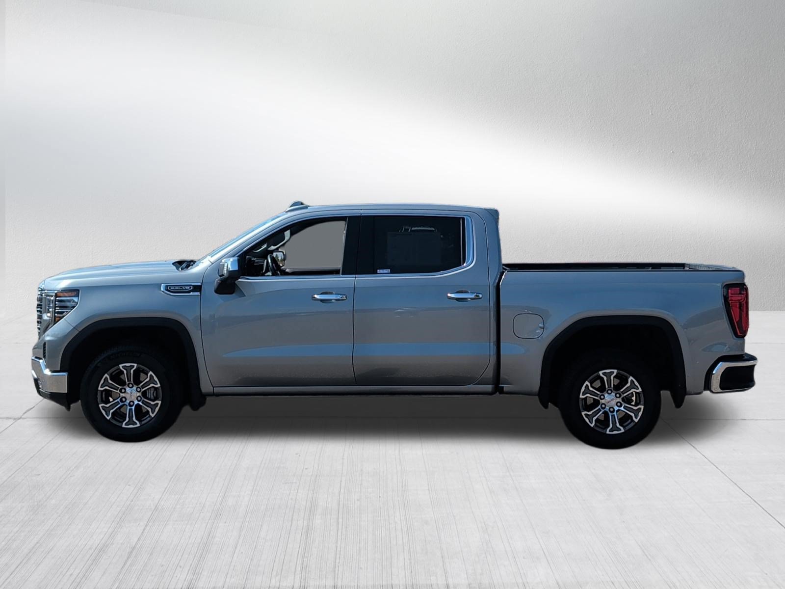 Used 2025 GMC Sierra 1500 SLT AWD/4WD image 4