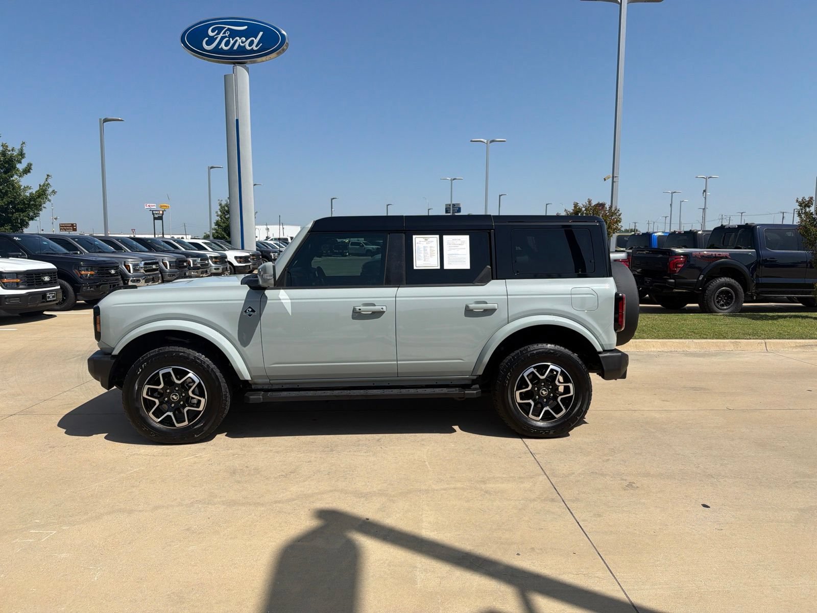 Certified 2024 Ford Bronco Outer Banks AWD/4WD image 2