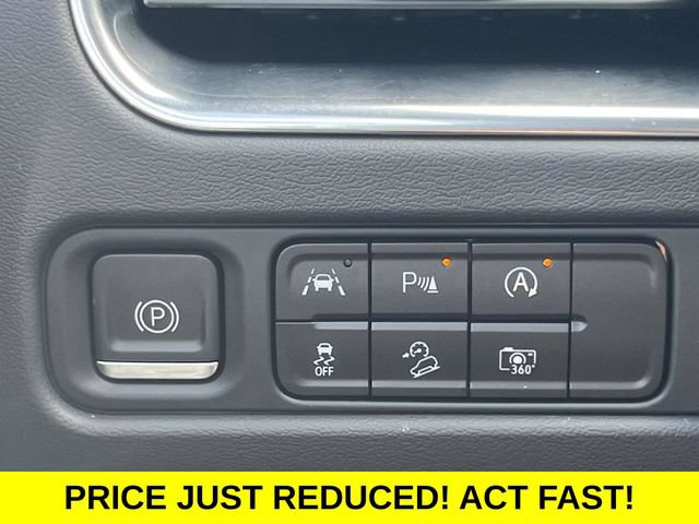 Used 2023 Chevrolet Suburban High Country AWD/4WD image 33