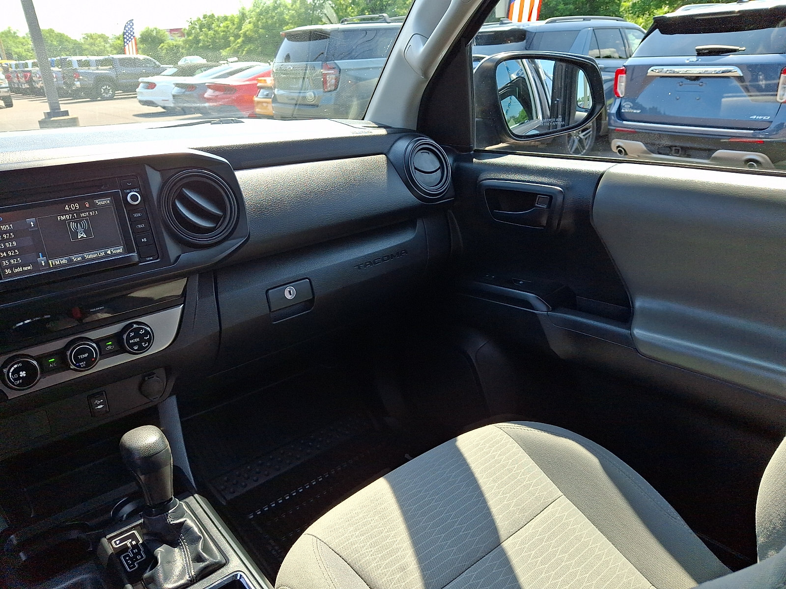 Used 2018 Toyota Tacoma SR w/ SR Convenience Package AWD/4WD image 16