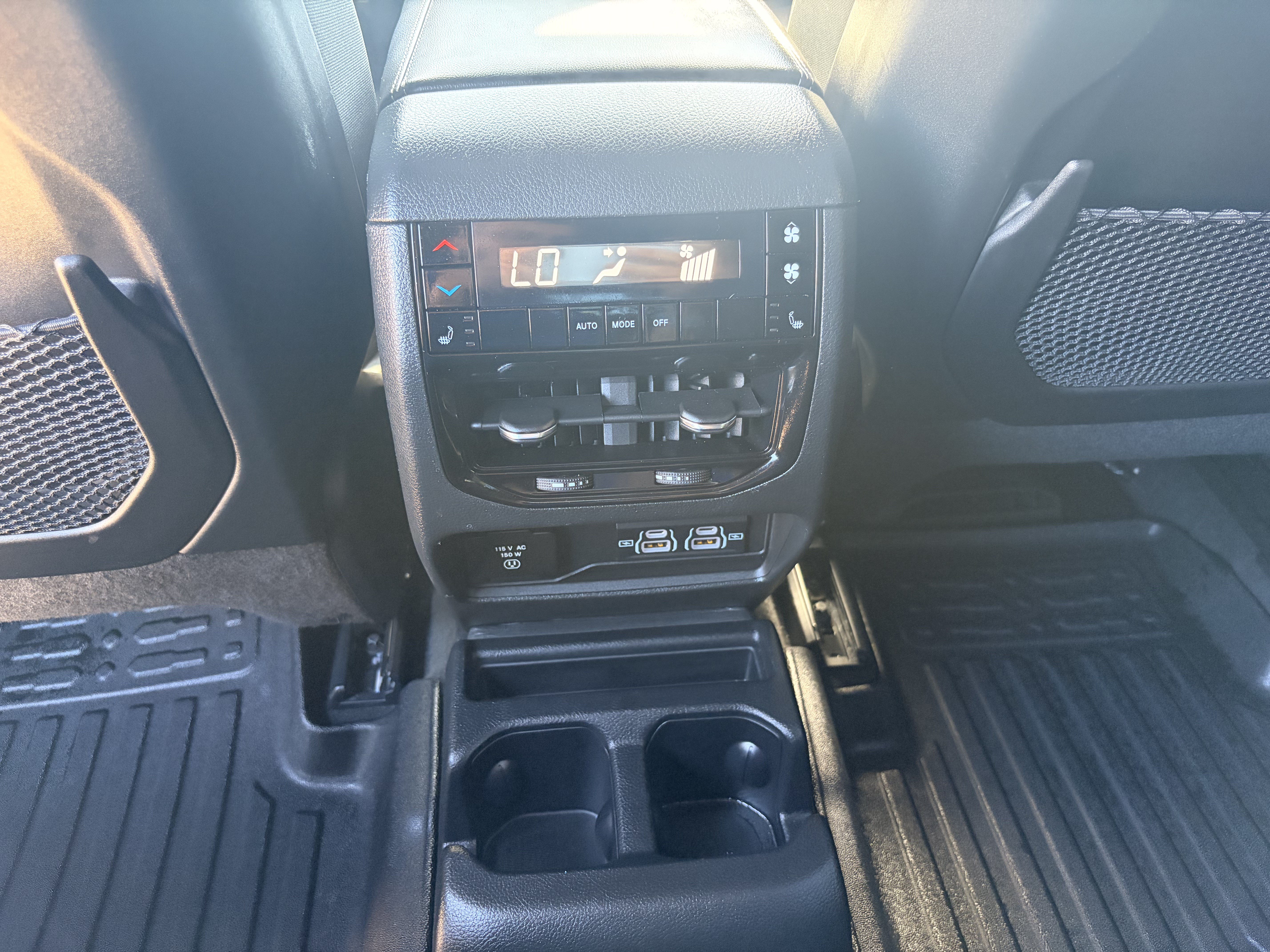 Used 2025 Jeep Grand Cherokee L Limited w/ Black Appearance Package AWD/4WD image 15