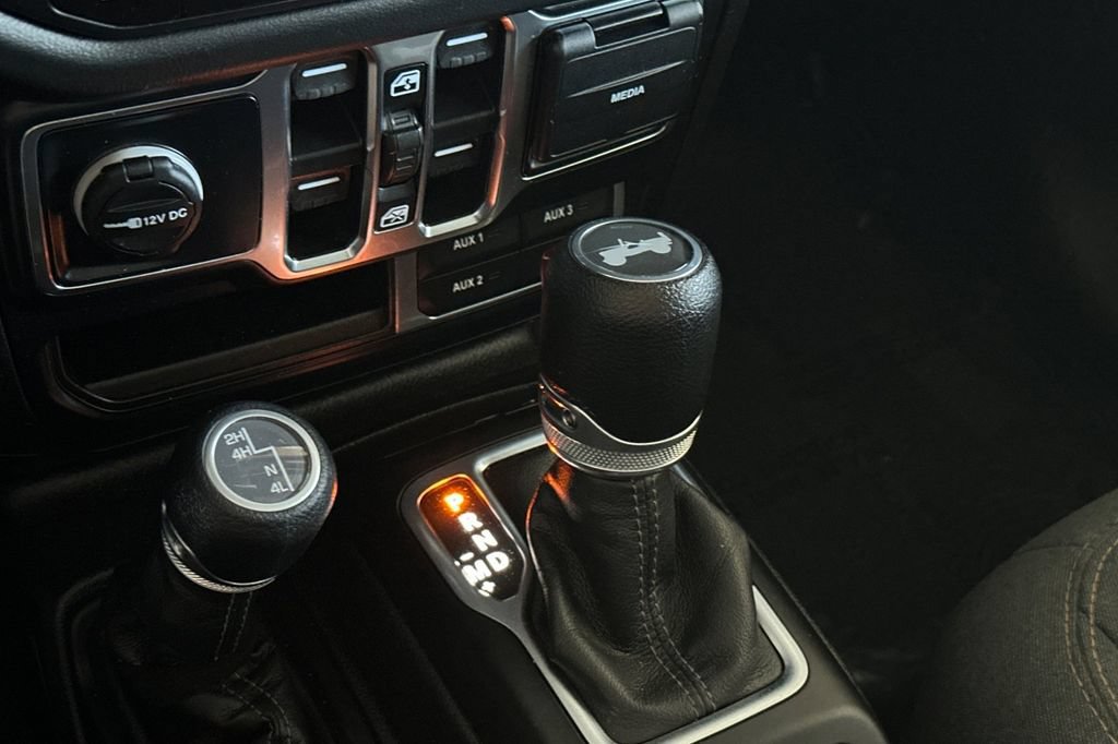 Used 2024 Jeep Wrangler Unlimited Sahara AWD/4WD image 24