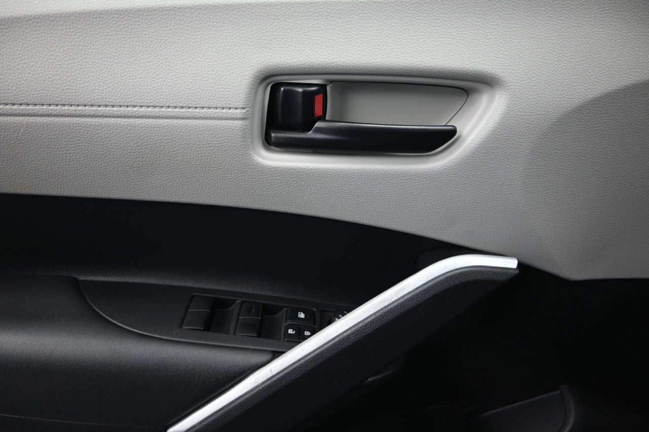 Used 2025 Toyota Corolla Cross LE FWD image 25