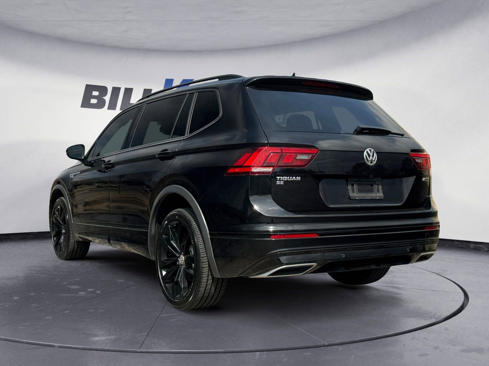 Used 2020 Volkswagen Tiguan SE R-Line image 3