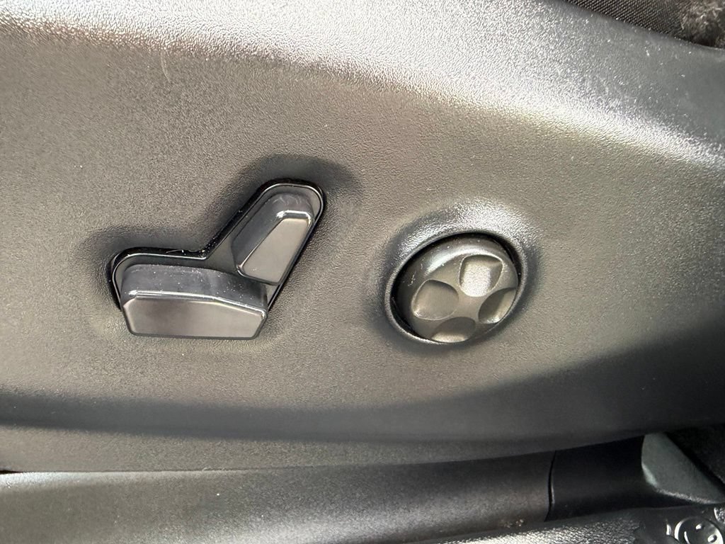 Used 2025 Chrysler Pacifica Select FWD image 20