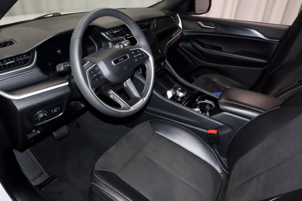 Used 2023 Jeep Grand Cherokee Altitude AWD/4WD image 25